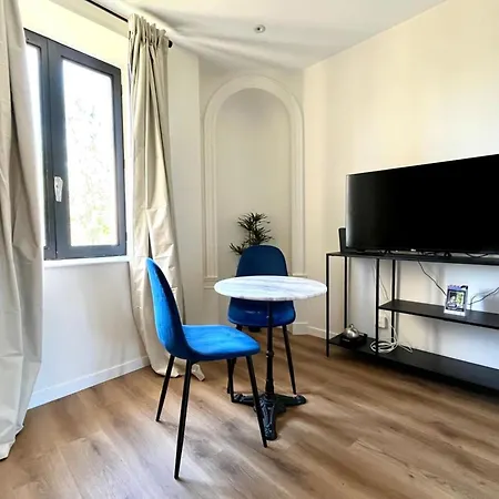 Pepiniere Renove Et Equipe Apartament *