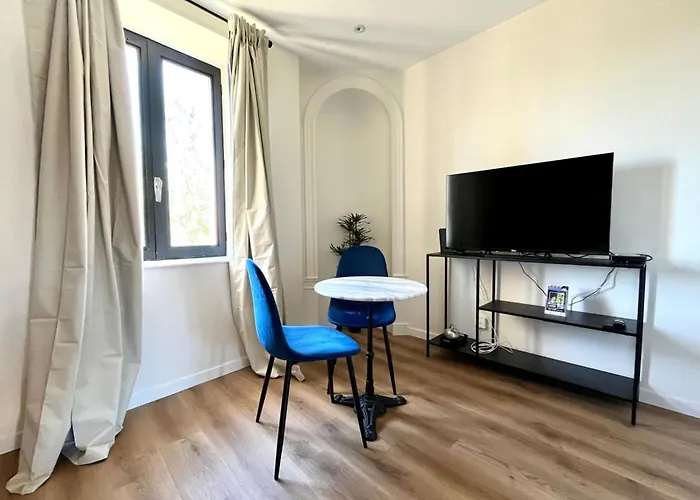 Pepiniere Renove Et Equipe Apartament *